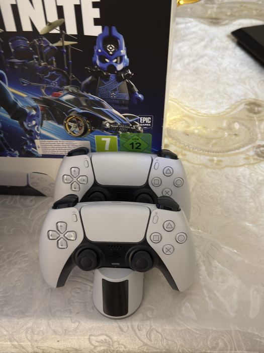 Playstation 5 slim, 2 джойстика, игры