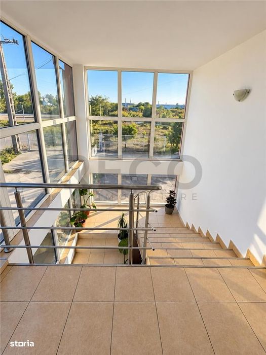 RECO Spatiu Comercial, Santion