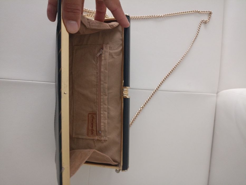 Vând poșetă plic , produs de calitate.