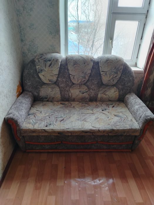 Продам два дивана