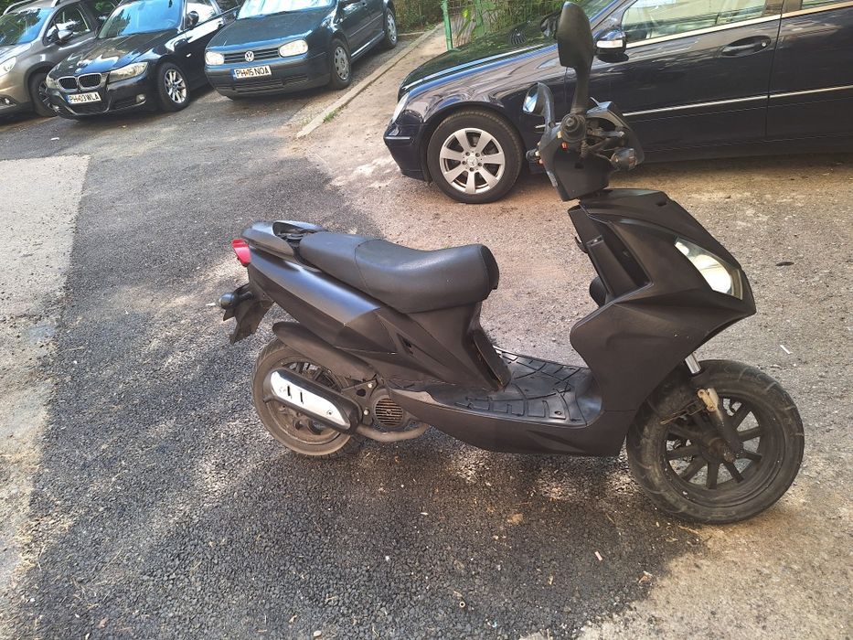 Scuter pe benzina