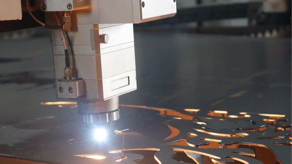 Executăm tăieturi cu laserul în metal