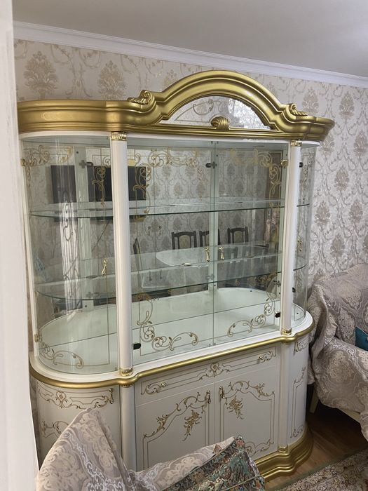 Продам Сервант витрину