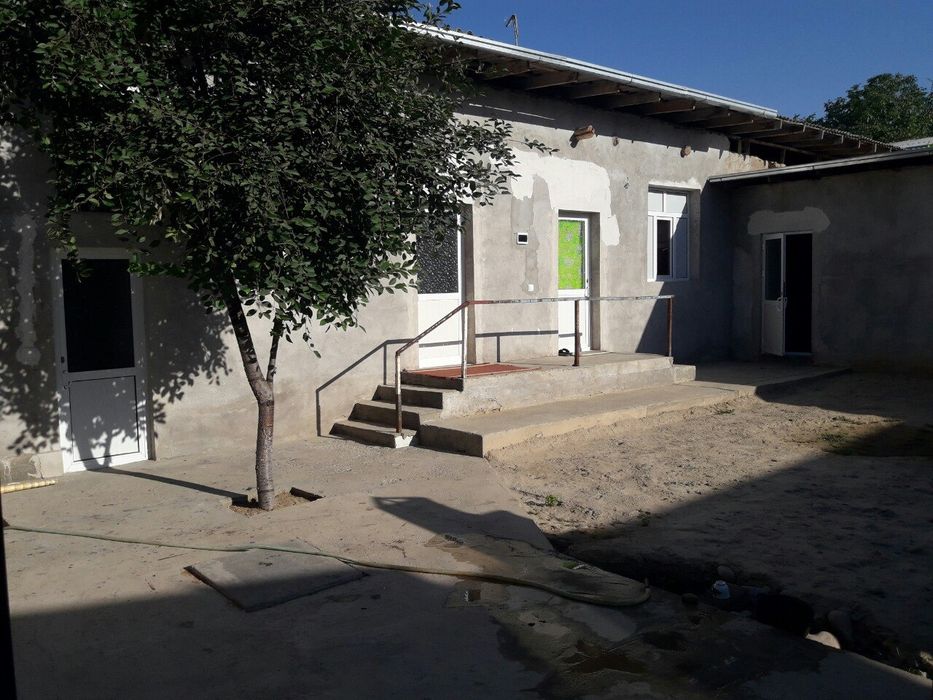 Xovli 3 sotik  4 xonali  Uchastka sotiladi.