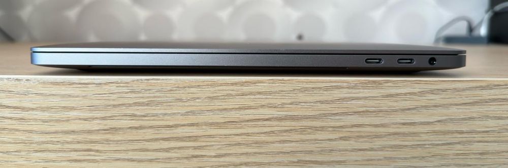 MacBook Pro 13’ 2019 four thunderbolt 3 ports