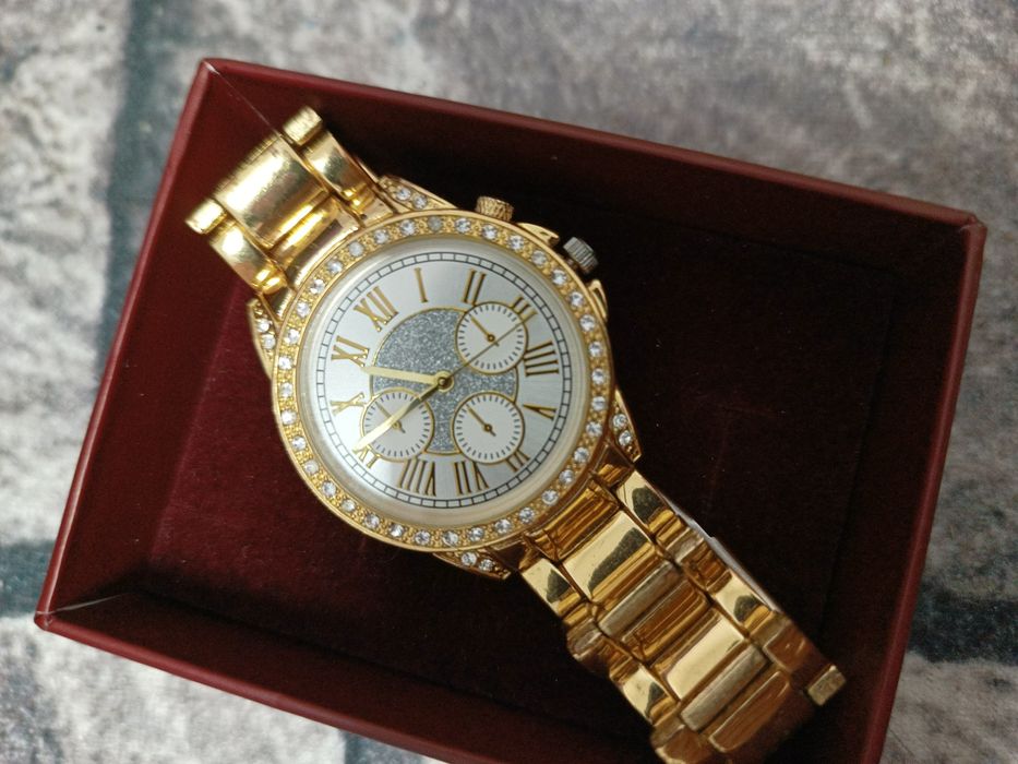 Vând 2 ceasuri dama Quartz