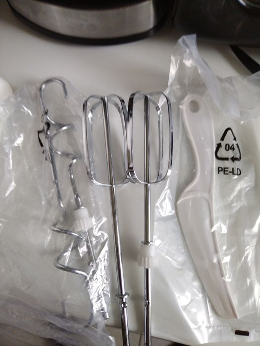 Vând mixer cu bol, ropdus de calitate superioara produs nou.