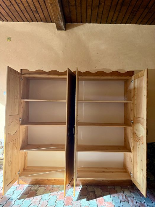 Vând dulap din lemn masiv