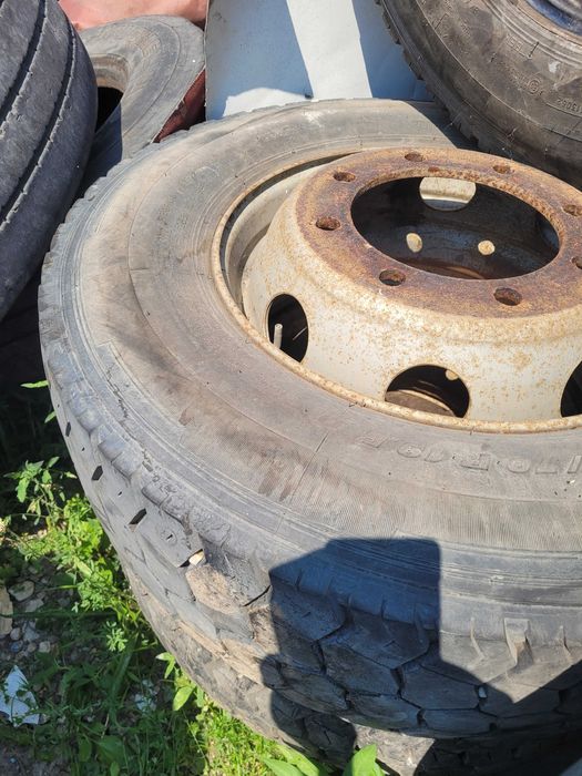 Roti jante cu 8 gauri anvelope 265/70R19.5 si 285/70r19.5