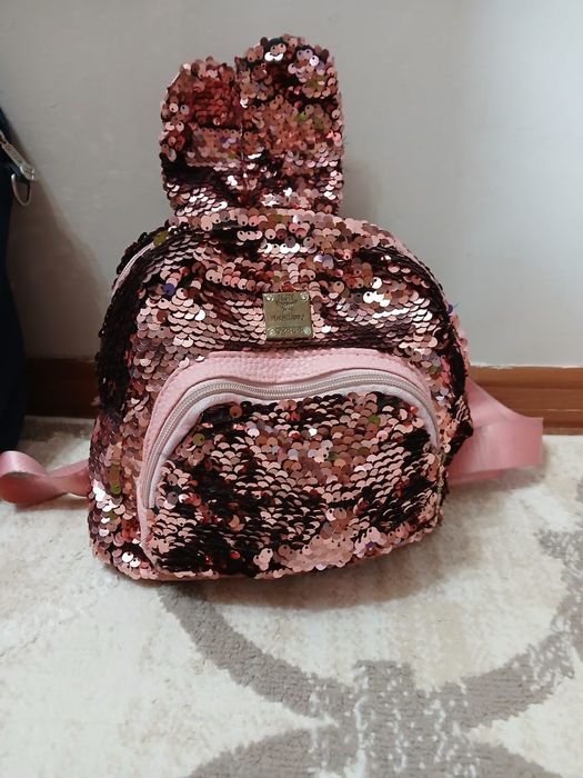 Продам рюкзак с пайетками