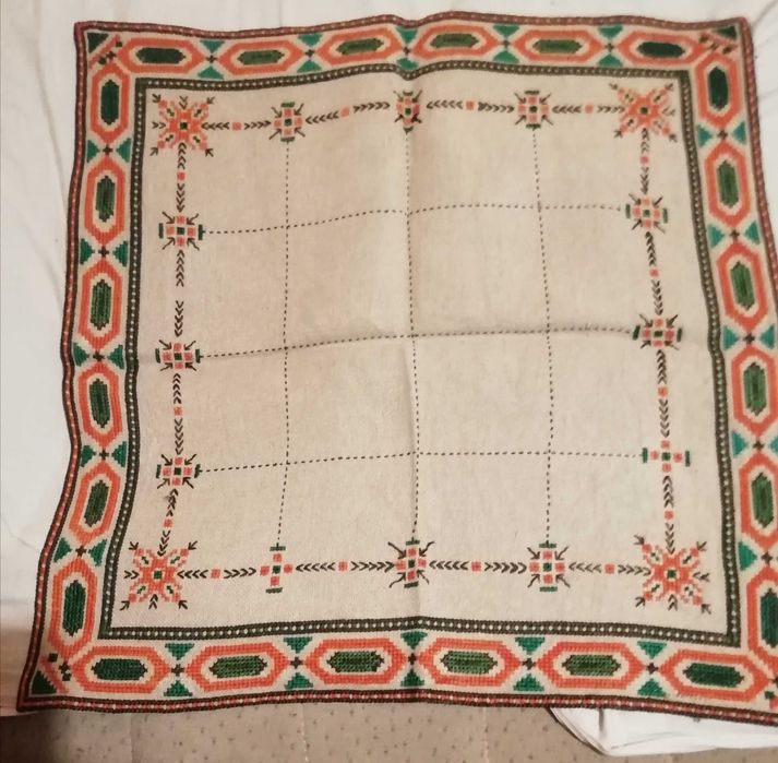 Шито каре за украса