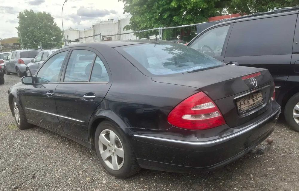 На Части Mercedes-Benz W211 E270cdi 177к.с. 2004г. седан