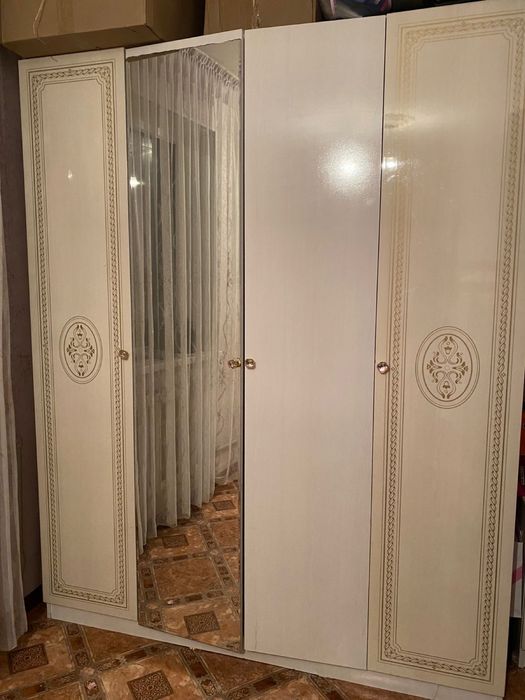 Шкаф с камотом и тумбой