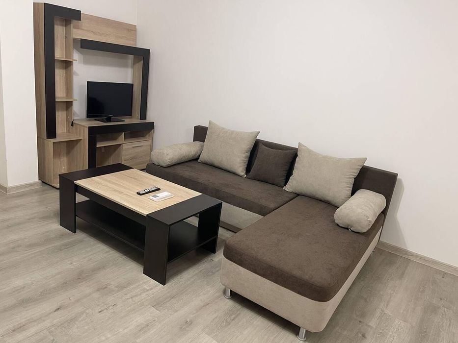 Двустаен апартамент под наем в Център