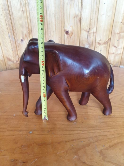 Vand Elefant din Lemn Sculptat