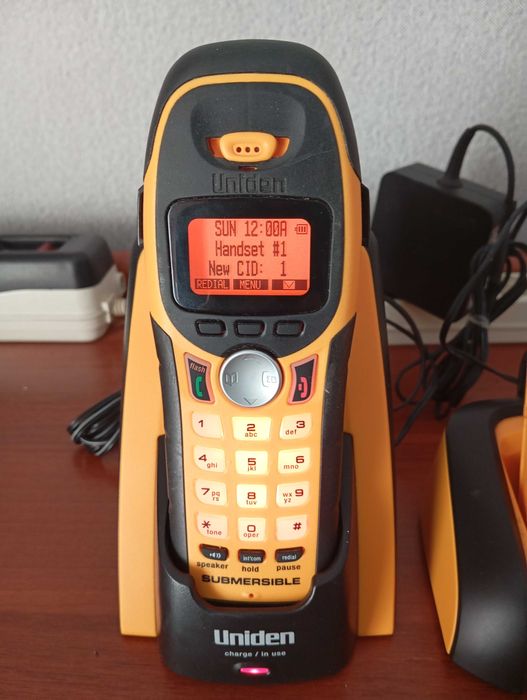 2в1.Продам радиотелефон две трубки на один телефонный номер.