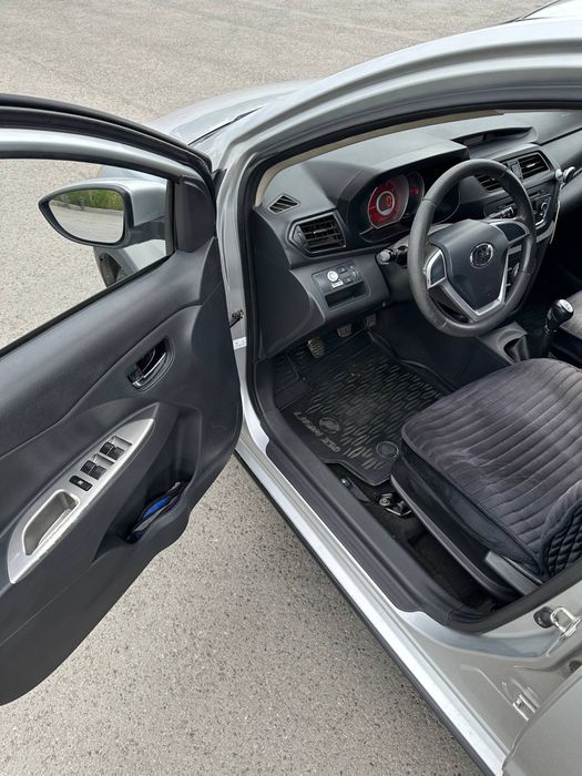 Продам отличный автомобиль Lifan X50