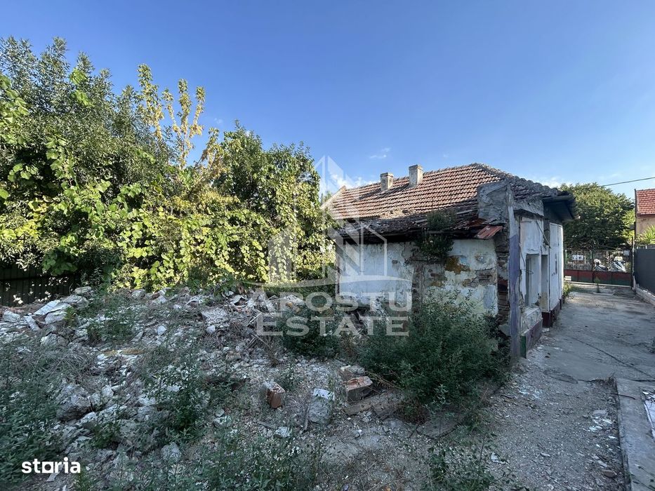 Teren intravilan 679 mp si casa demolabila, zona Crisan