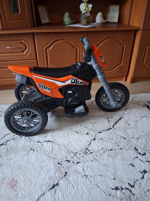 Motor  electric cu 3 roti pentru copii