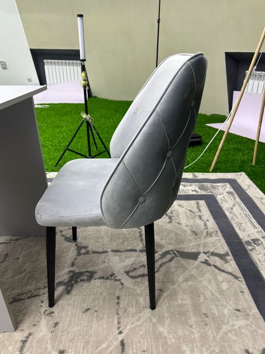 Продам стол длинна 1,5 метра вместе со стульями