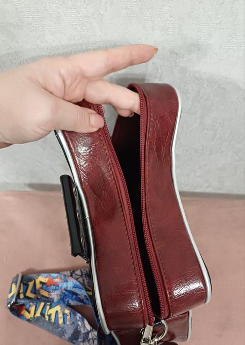 Продам сумку в форме гитары