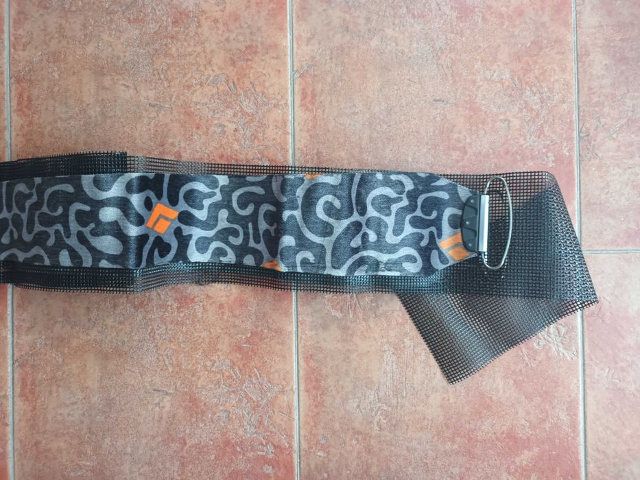 Schiuri de tura, clapari, piei de foca, legaturi, casca