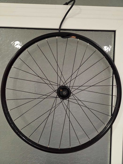 Капли за велосипед 28 цола Bontrager с динамо главина Shimano