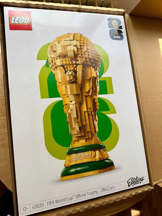 Продам LEGO Кубок FIFA World Cup (оригинал)