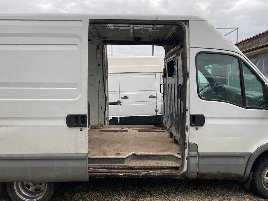 Iveco Daily 35C13 – 3,5 t, AC, tempomat, cârlig de remorcare (3,5 t)