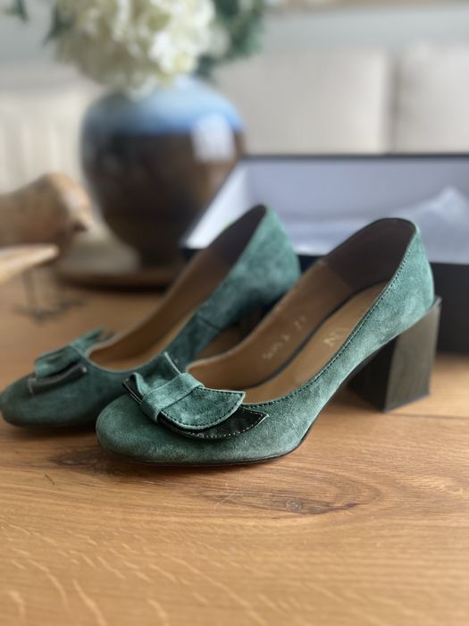 Нови обувки естествен велур