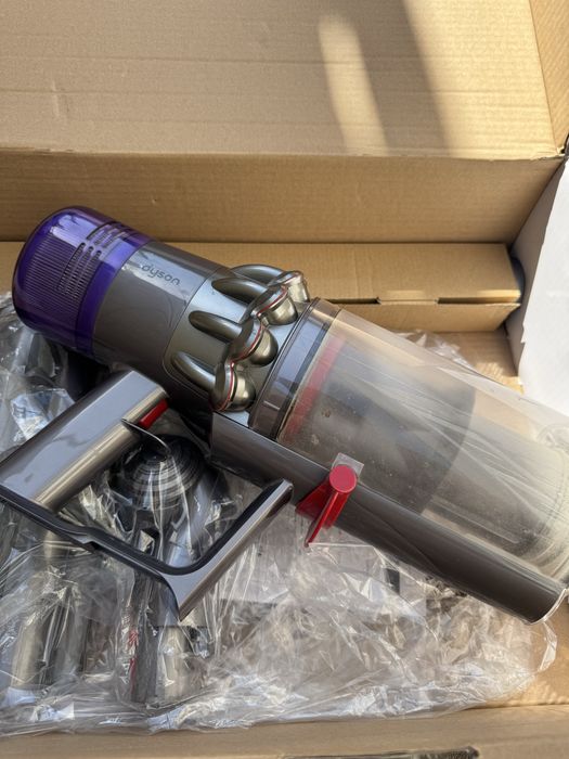 На запчасти пылесос Dyson V11 absolute