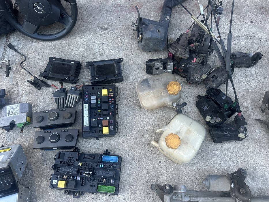 Опел зафира б някои части