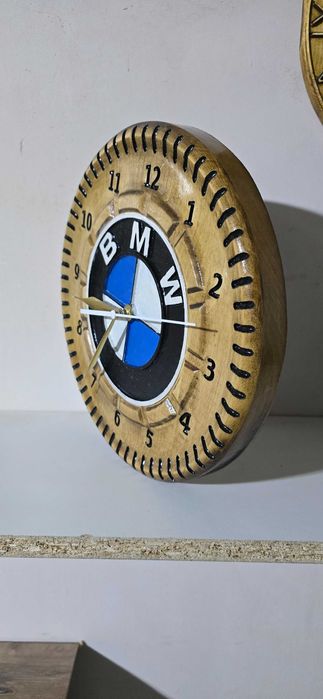 Дървени стинни часовници различни модели