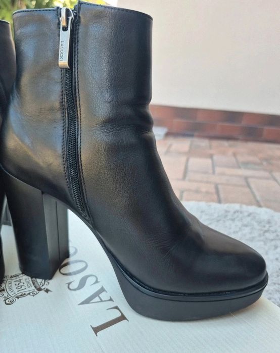 Ghete din piele naturala neagra,Lasocki,marimea 37, captusite, comode