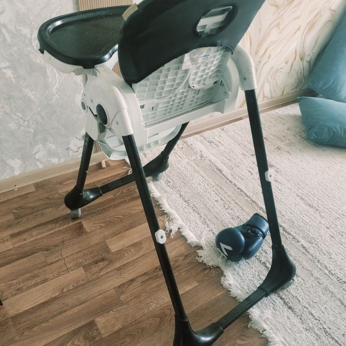 Детский стул с колесами,регулируемый.