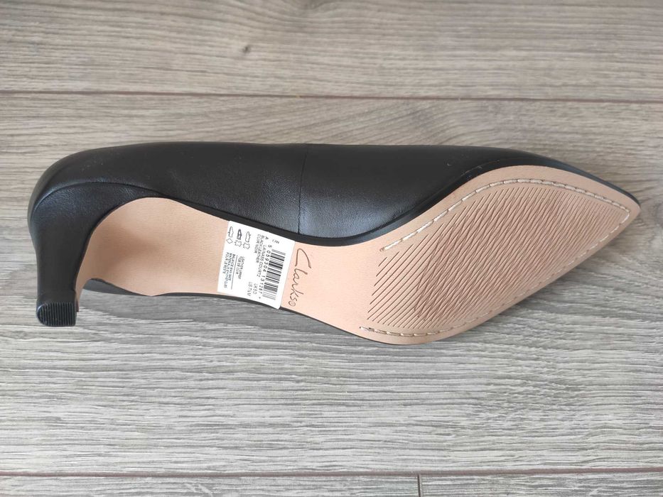 Дамски обувки с ток Clarks