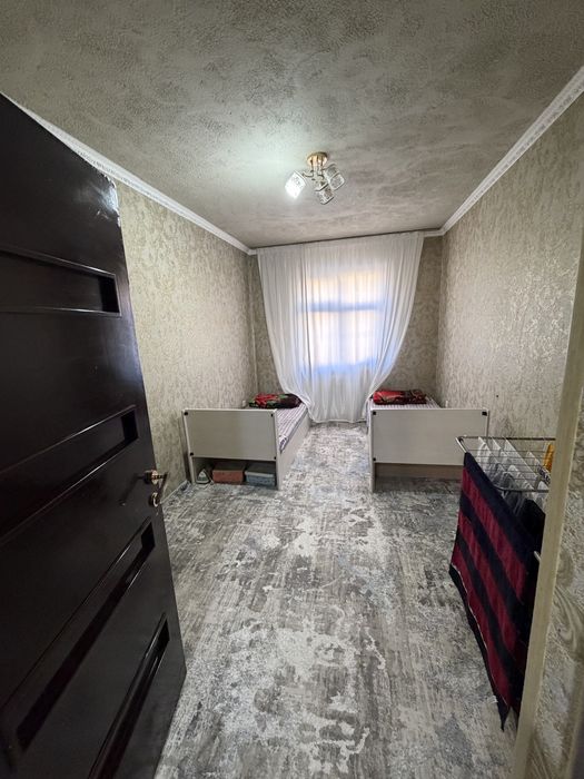 Yashnabod rayon Olmos maxallasida 2/2/5 55 m2 kvartira srochno sotilad