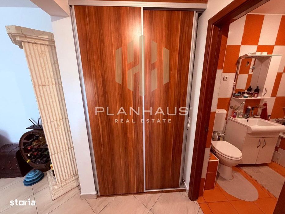 Apartament de vânzare 3 camere, 74 mp, loc de parcare inclus Constanti