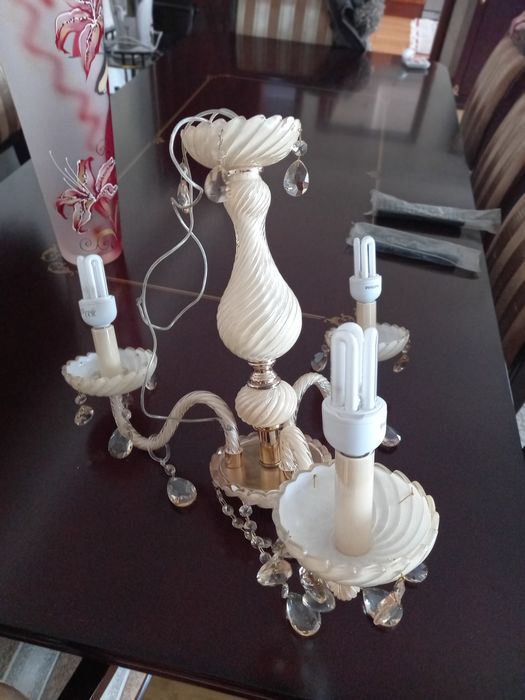 Продам люстру трехрожковую