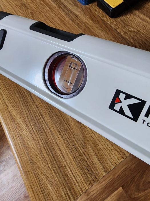 Продам уровень новый