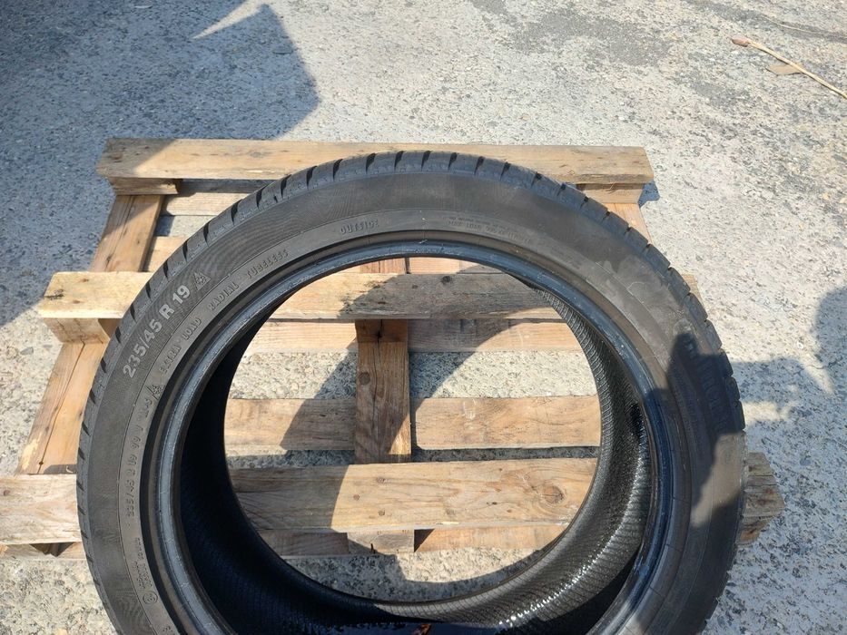 235/45/19 Континентал Уинтър Контакт 2018г 7+мм AO Проверена Единичка