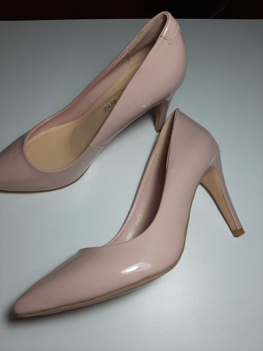 Продам бежевые лодочки 8000