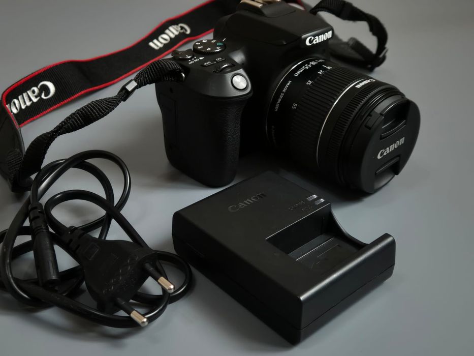 Цифровая зеркальная камера Canon EOS 250D