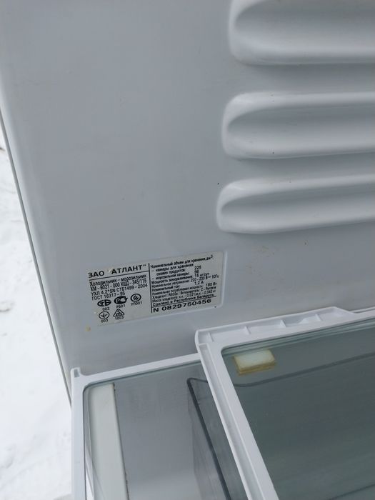 Продам на запчасти двухкамерный холодильник. Неработает один компрессо