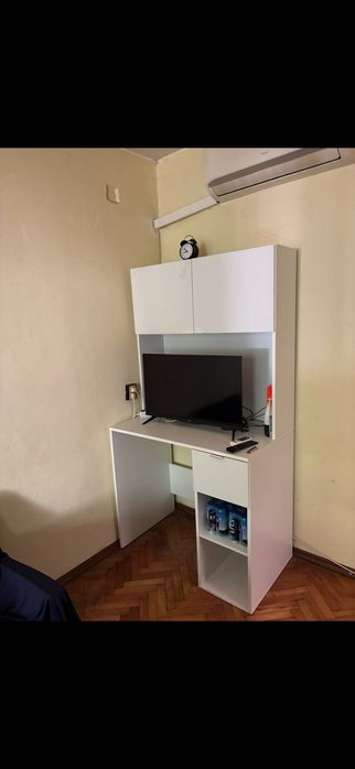 Бюро с горен шкаф