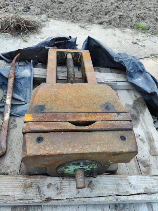 Продам тиски ссср