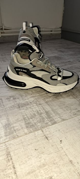 Vând adidasi dsquared2