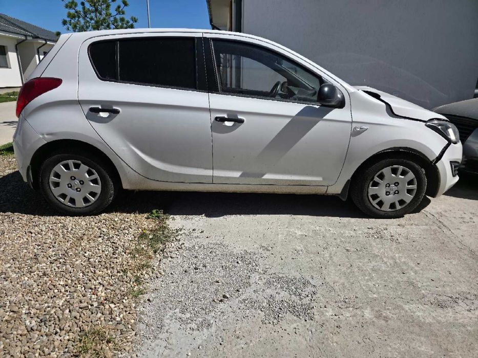 Hyundai i20 1.1 CRDi 2013 – avariat frontal – motor functional