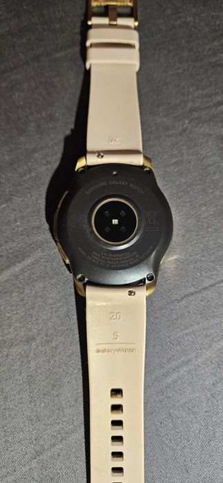 Смарт часовник Samsung Galaxy Watch 42mm