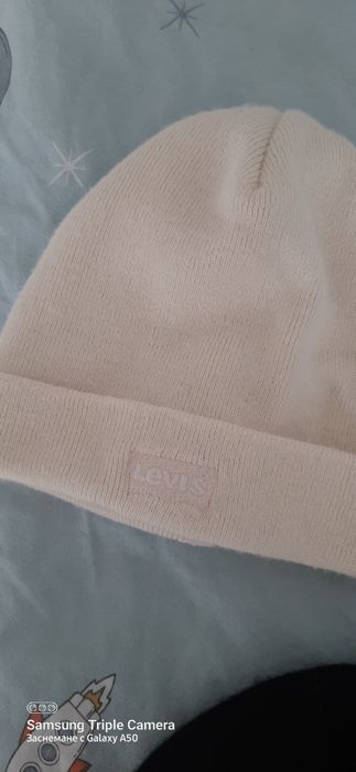 Дамски шапкаи zara ,levi 's, stradivarius